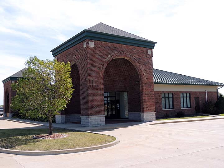 exterior of Route 40 branch in Greenville, Illinois