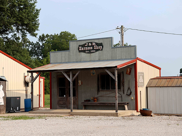 exterior view of convenient store / restaurant / gas station / bar with acreage in Pocahontas Illinois