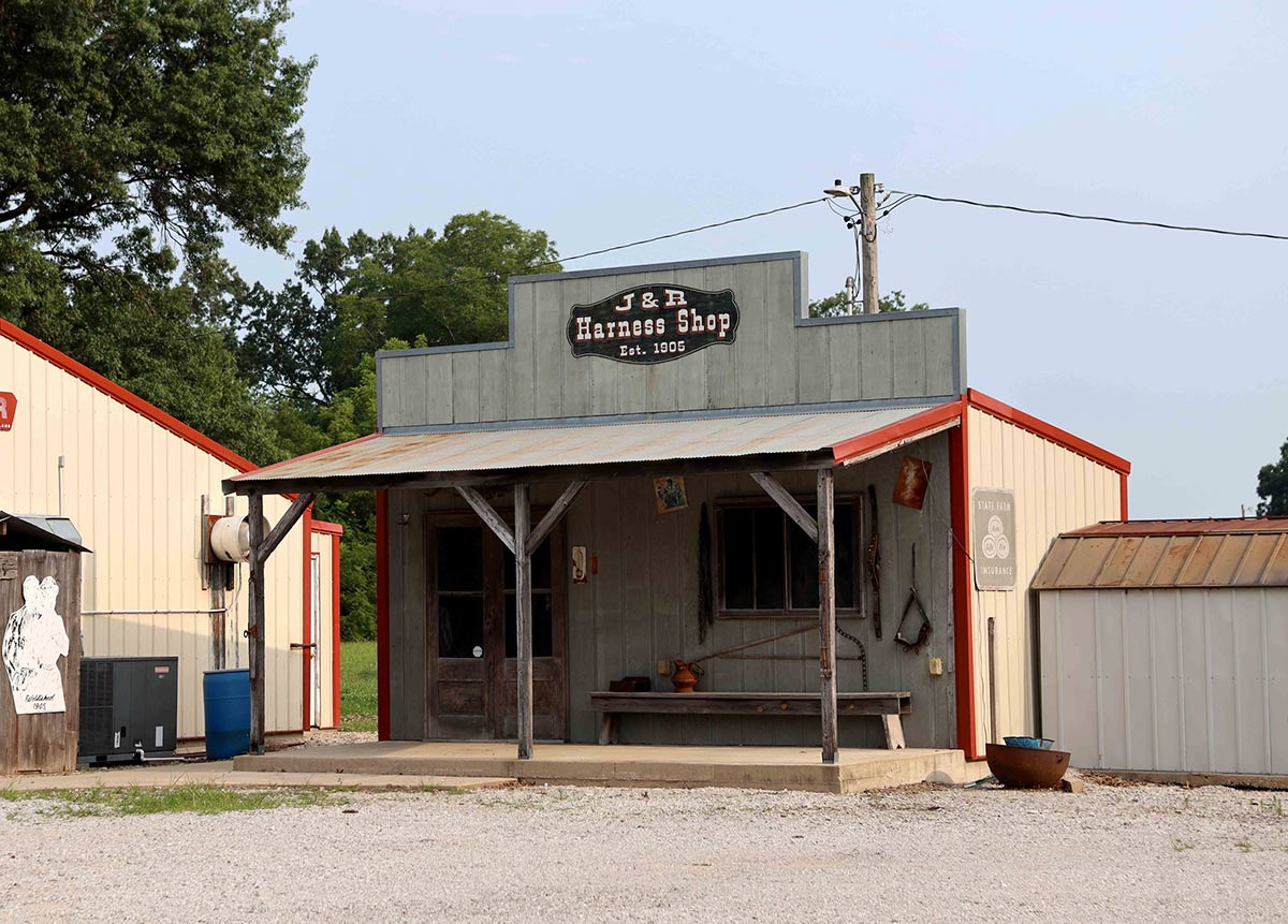 exterior view 1 of the convenient store / restaurant / gas station / bar with acreage in Pocahontas Illinois